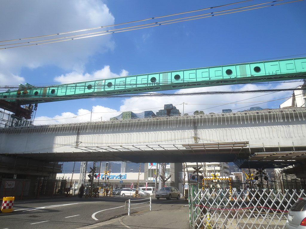 桁の上に資材が置かれました。